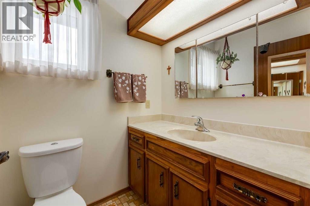 68 Silver Ridge Court NW, Calgary, Alberta  T3B 4V5 - Photo 29 - A2299788