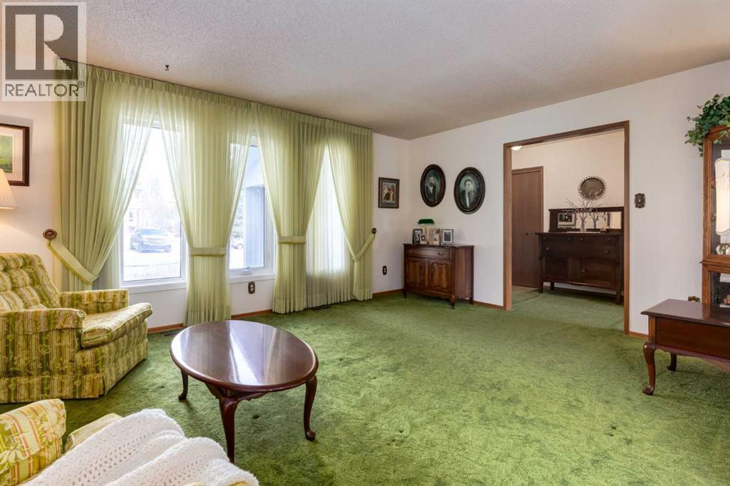 68 Silver Ridge Court NW, Calgary, Alberta  T3B 4V5 - Photo 6 - A2299788