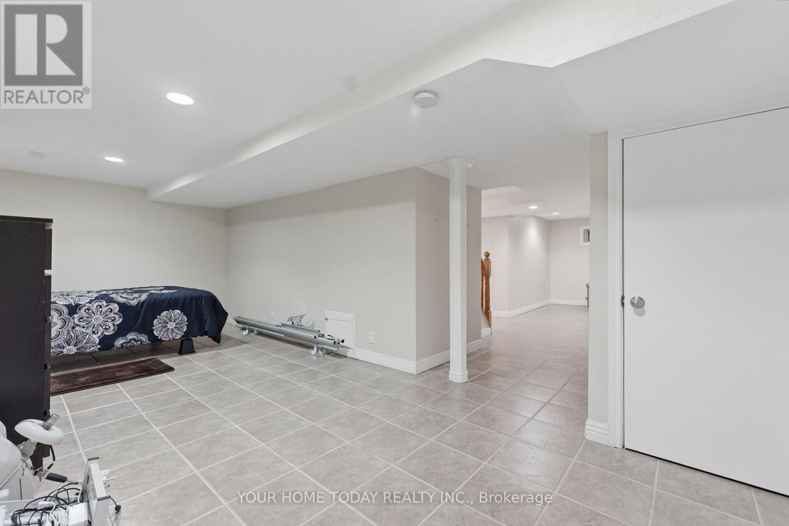 58 Dunsany Crescent, Toronto, Ontario  M9R 3W6 - Photo 23 - W12923506