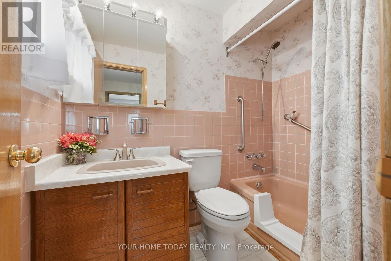 58 Dunsany Crescent, Toronto, Ontario  M9R 3W6 - Photo 20 - W12923506