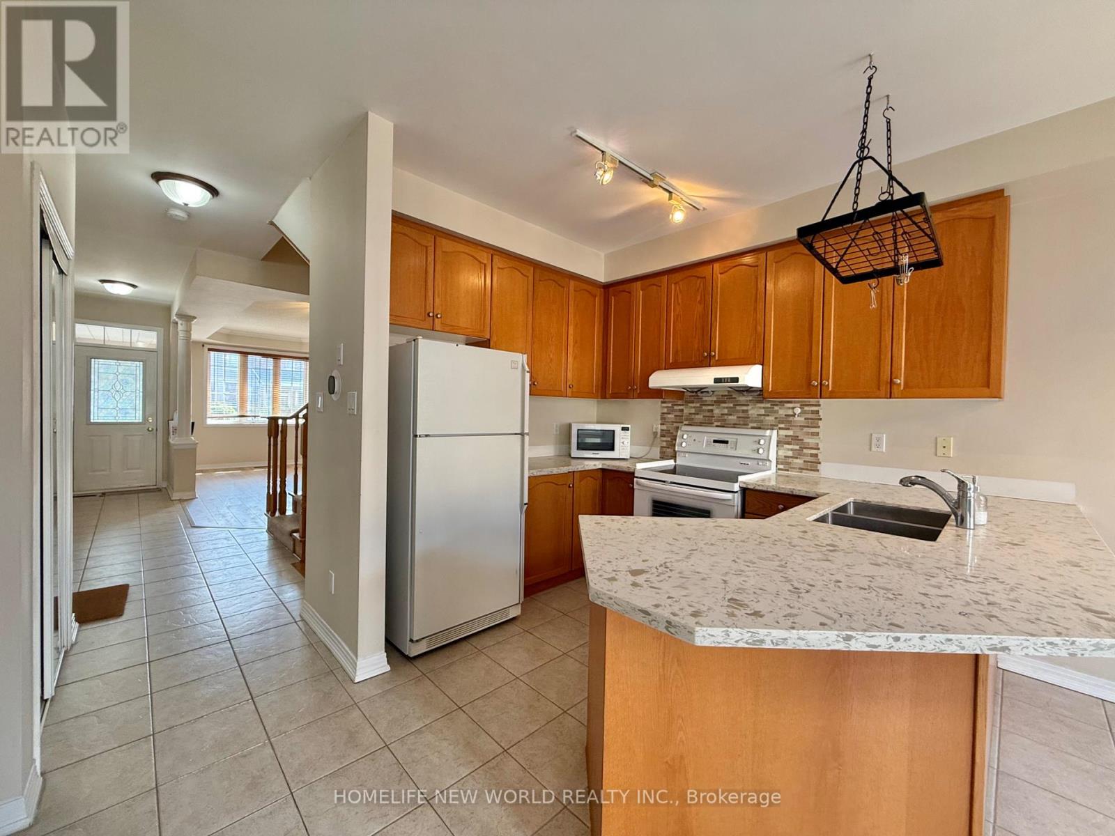 20 Sanderson Road, Markham, Ontario  L6C 2H8 - Photo 6 - N12987266