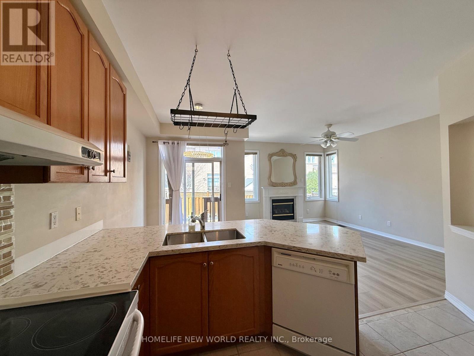 20 Sanderson Road, Markham, Ontario  L6C 2H8 - Photo 8 - N12987266