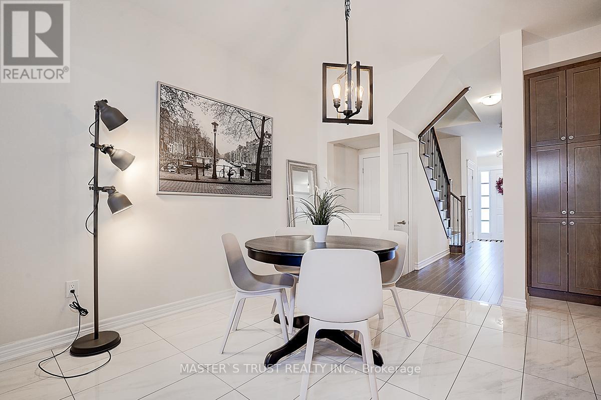 242 Paradelle Drive, Richmond Hill, Ontario  L4E 1B8 - Photo 11 - N12987300