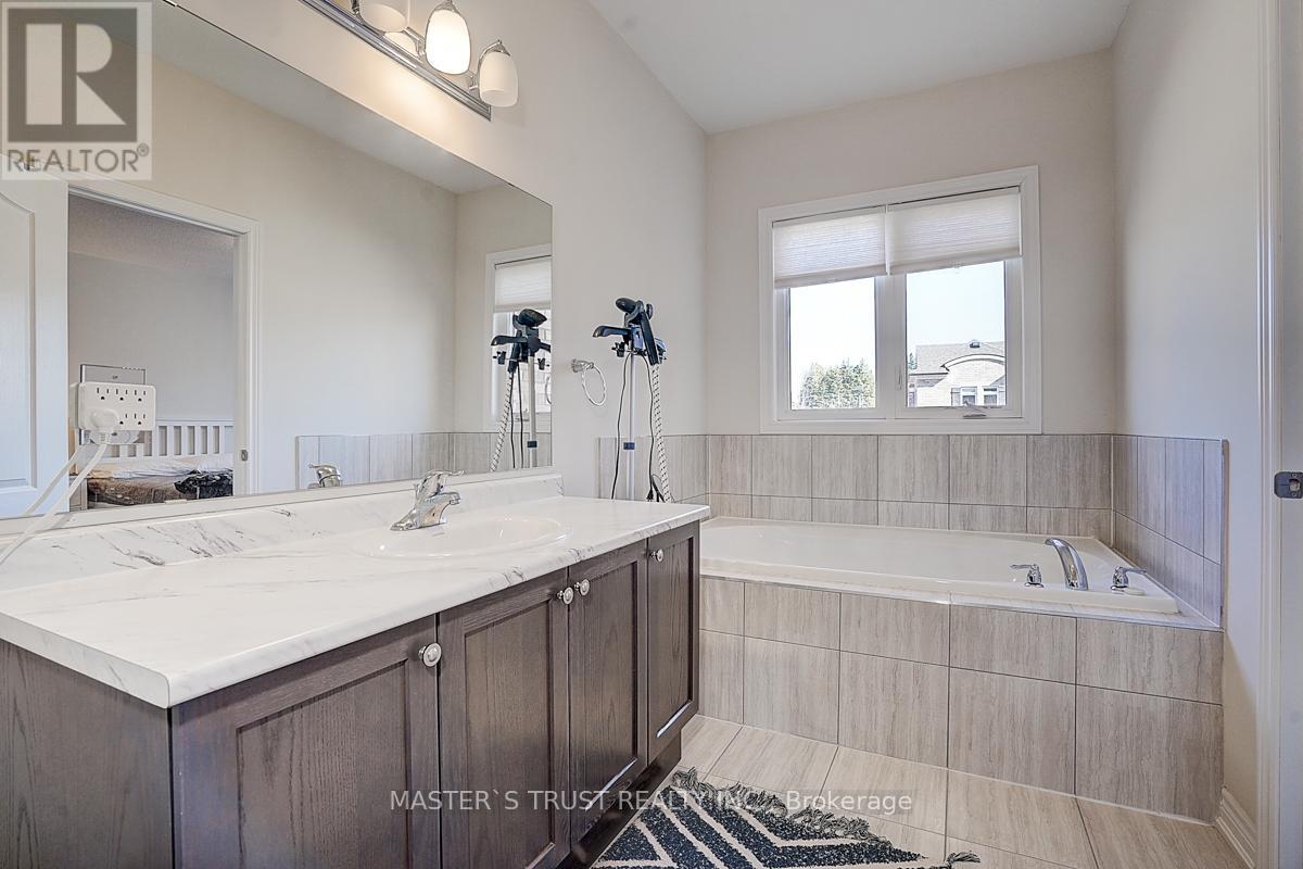 242 Paradelle Drive, Richmond Hill, Ontario  L4E 1B8 - Photo 27 - N12987300