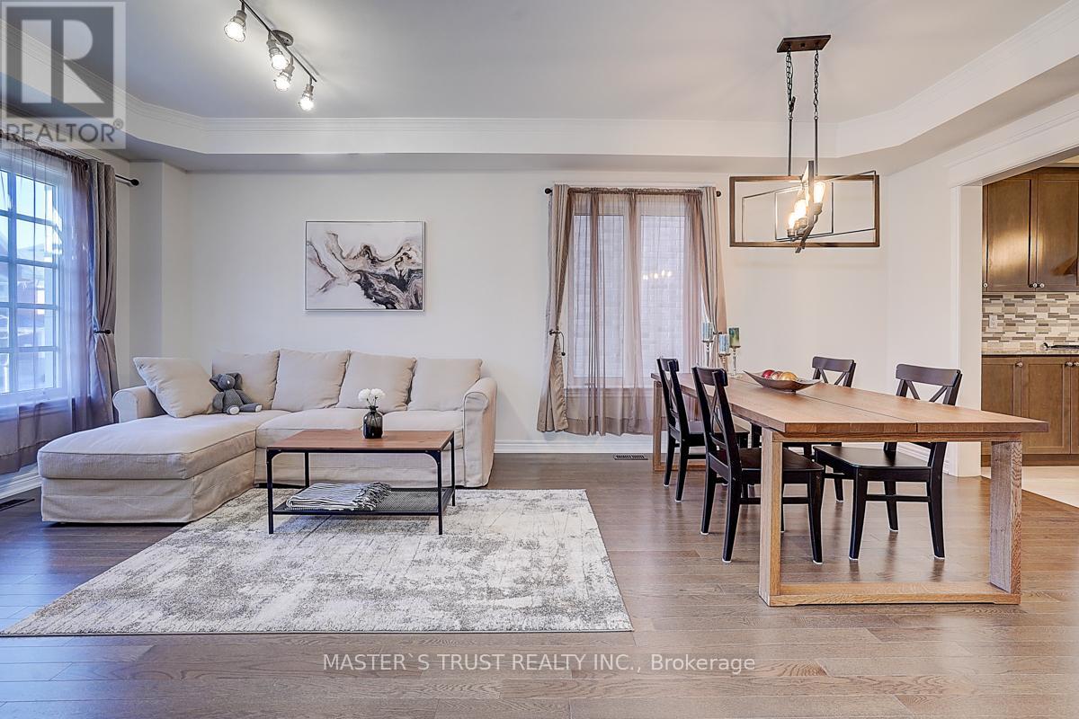 242 Paradelle Drive, Richmond Hill, Ontario  L4E 1B8 - Photo 6 - N12987300