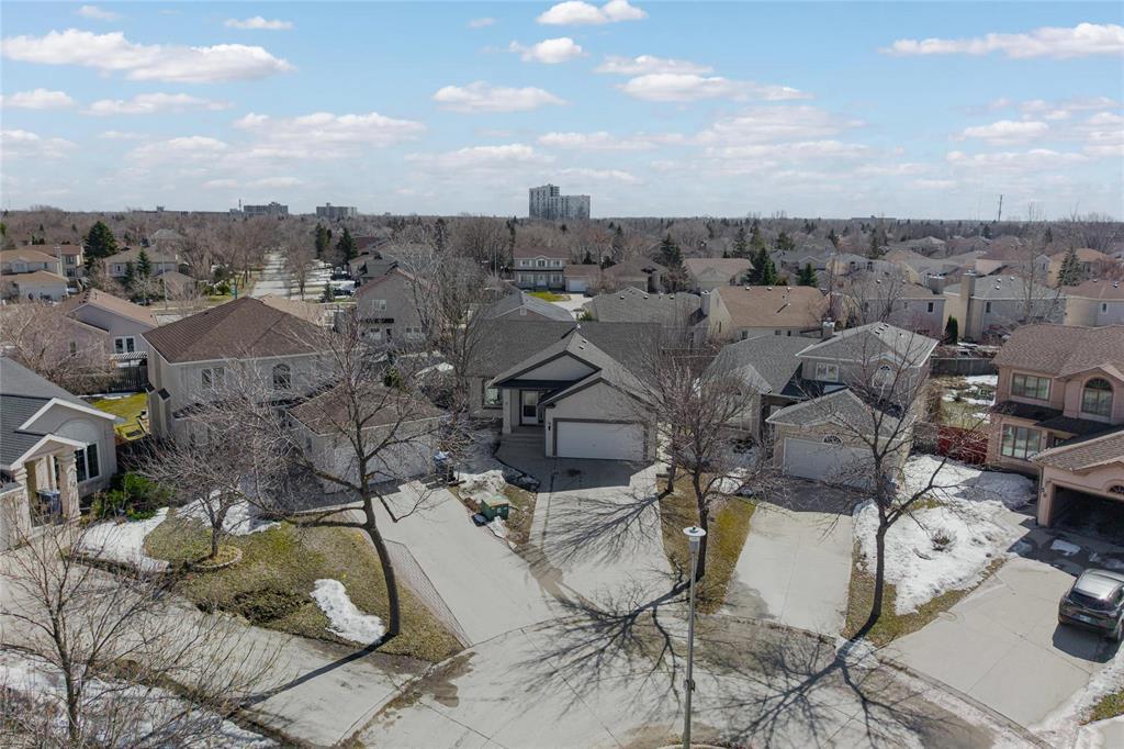 18 Brainerd Cove, Winnipeg, Manitoba  R3T 5W3 - Photo 1 - 202606962