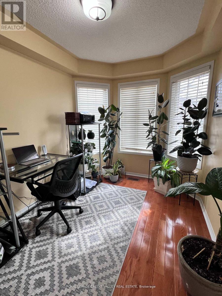 4 Kanata Road, Brampton, Ontario  L7A 3R2 - Photo 3 - W12987262