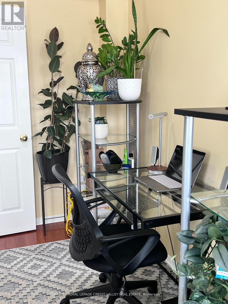 4 Kanata Road, Brampton, Ontario  L7A 3R2 - Photo 4 - W12987262