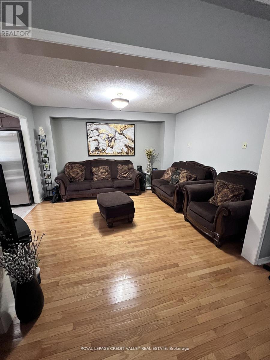 4 Kanata Road, Brampton, Ontario  L7A 3R2 - Photo 6 - W12987262