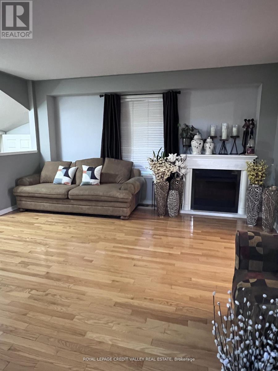 4 Kanata Road, Brampton, Ontario  L7A 3R2 - Photo 7 - W12987262