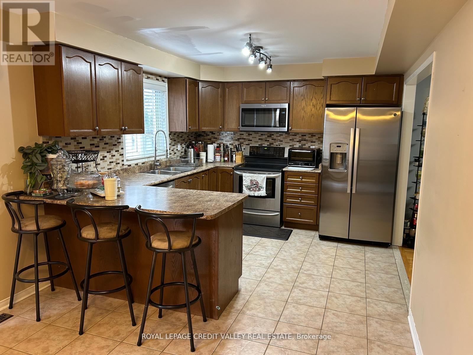 4 Kanata Road, Brampton, Ontario  L7A 3R2 - Photo 8 - W12987262