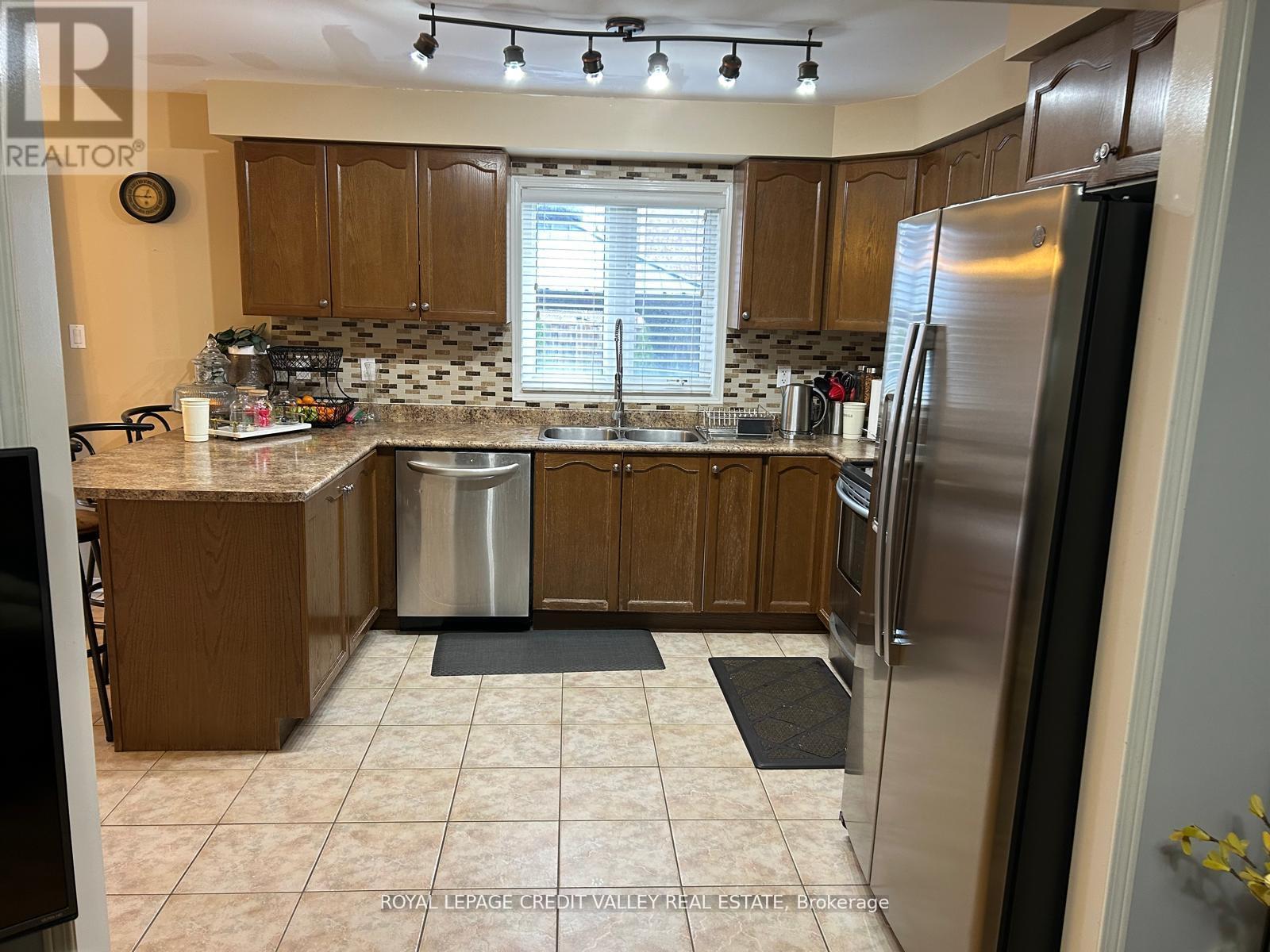 4 Kanata Road, Brampton, Ontario  L7A 3R2 - Photo 9 - W12987262