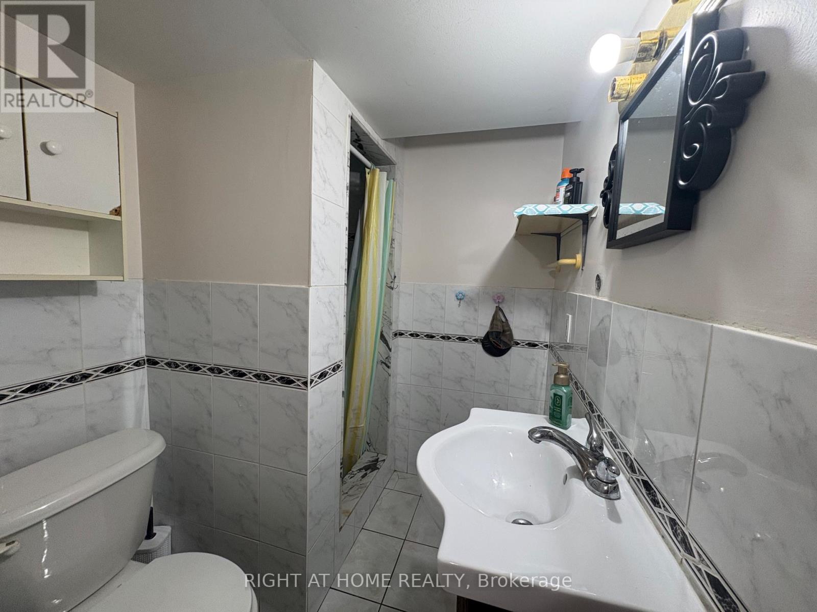 Lower - 3519 Oakglade Crescent, Mississauga, Ontario  L5C 1X4 - Photo 11 - W12987280