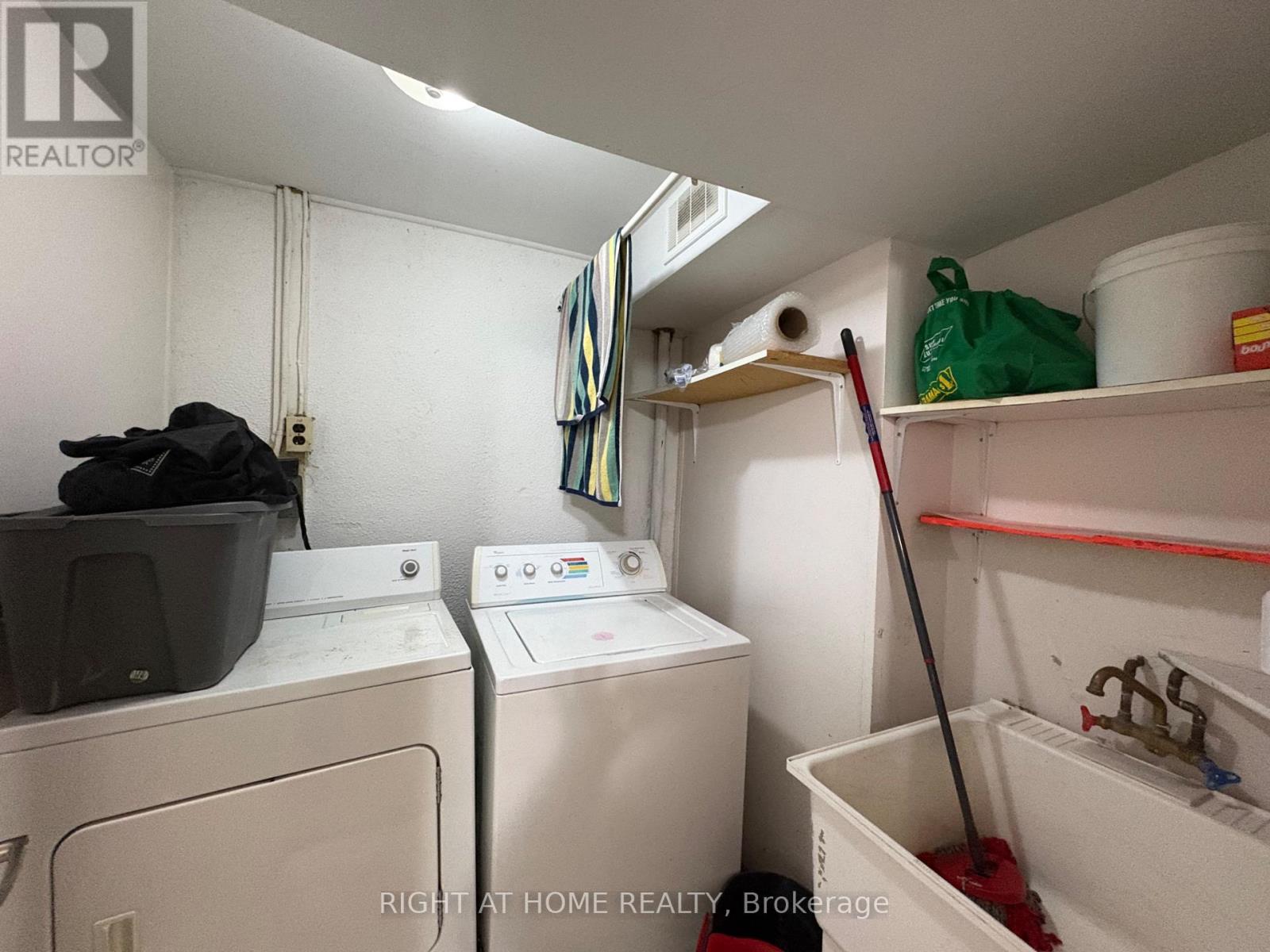 Lower - 3519 Oakglade Crescent, Mississauga, Ontario  L5C 1X4 - Photo 12 - W12987280