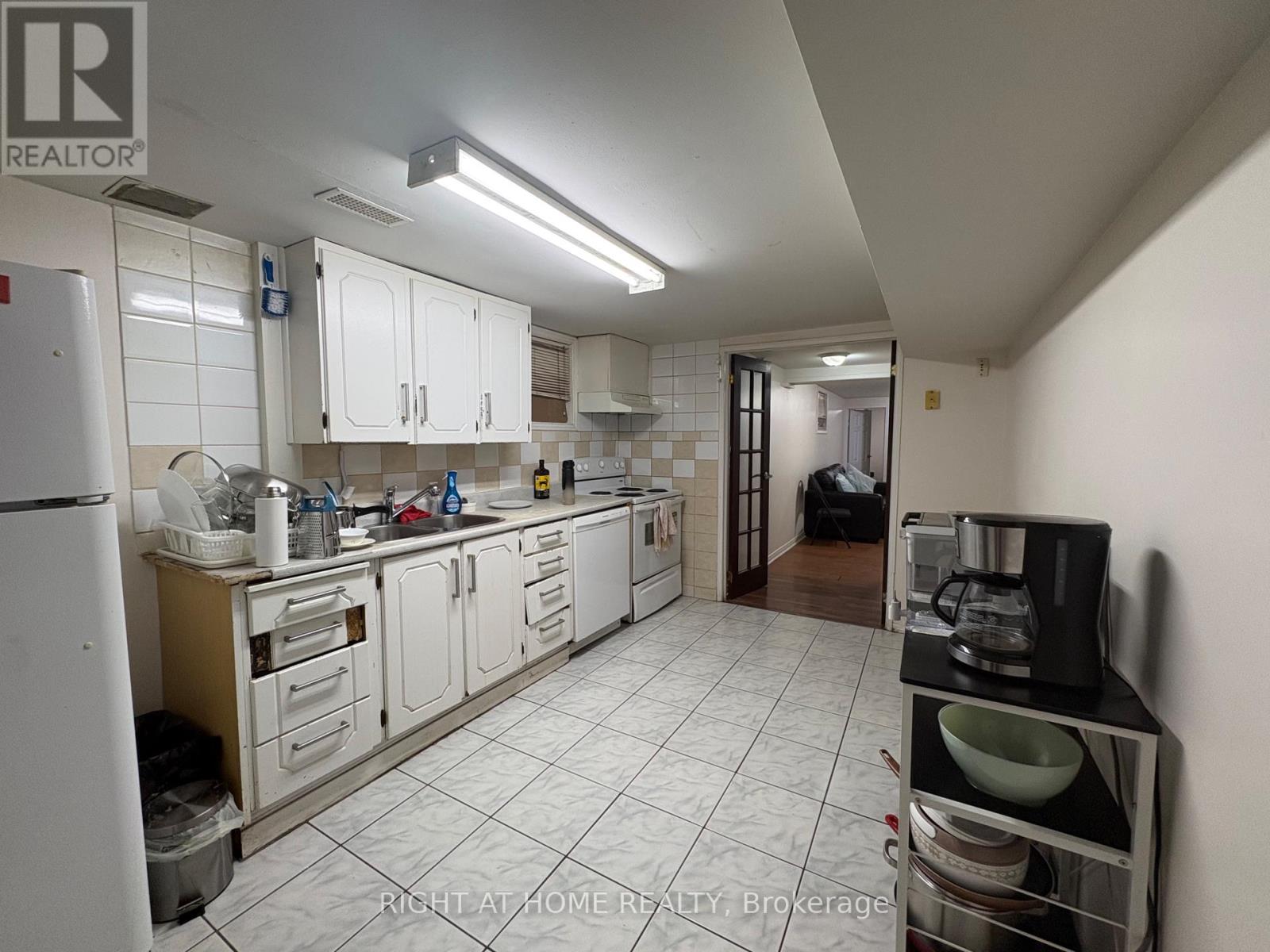 Lower - 3519 Oakglade Crescent, Mississauga, Ontario  L5C 1X4 - Photo 5 - W12987280