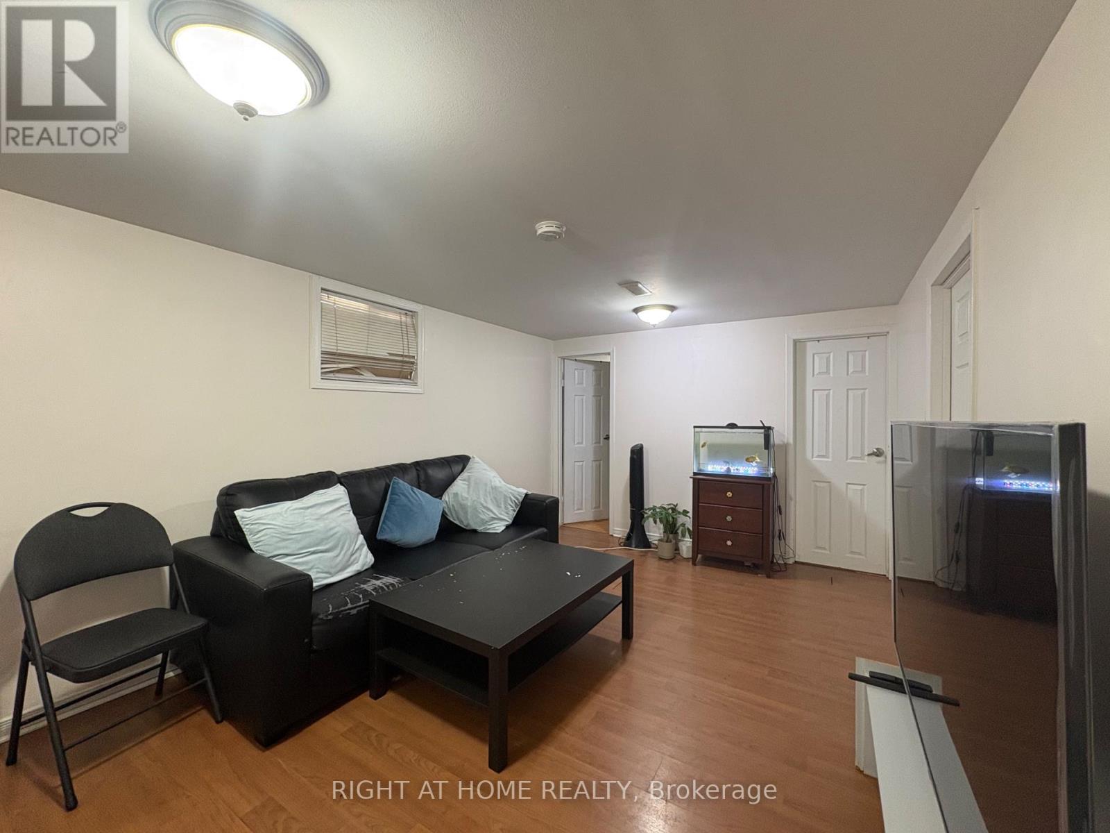 Lower - 3519 Oakglade Crescent, Mississauga, Ontario  L5C 1X4 - Photo 7 - W12987280