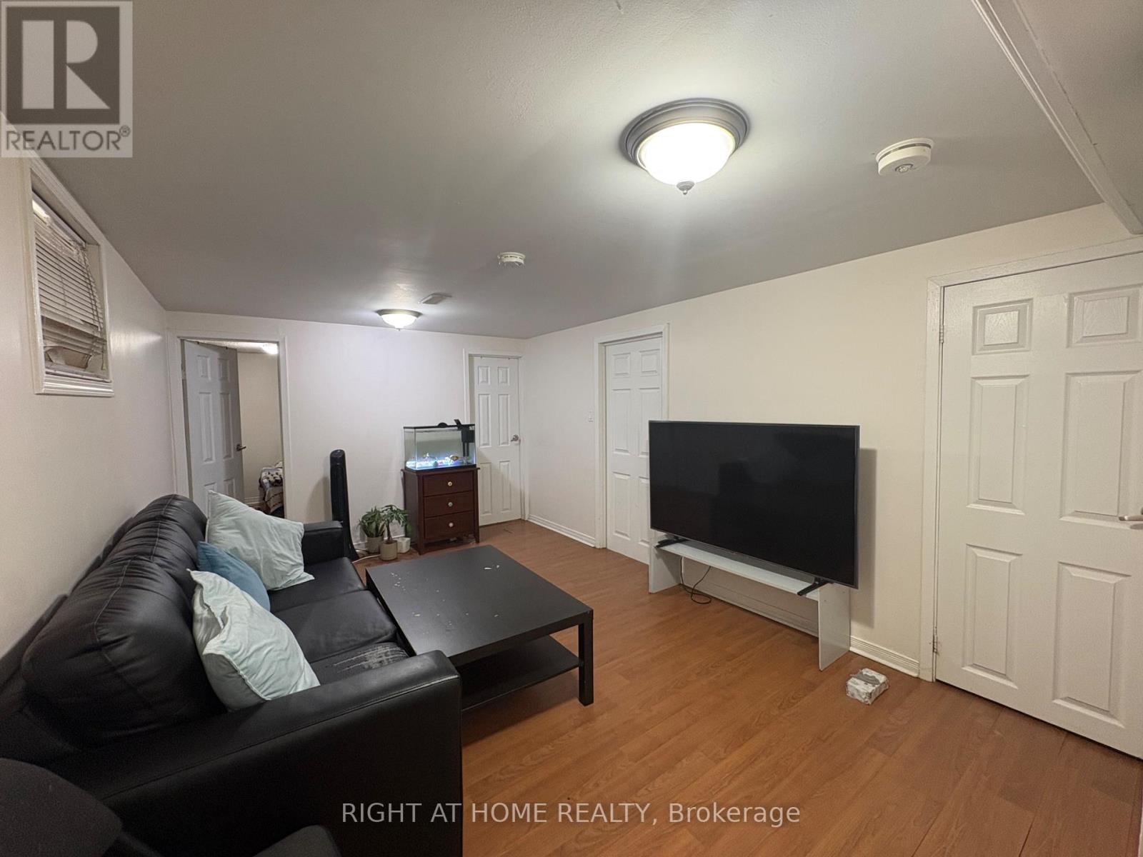 Lower - 3519 Oakglade Crescent, Mississauga, Ontario  L5C 1X4 - Photo 8 - W12987280