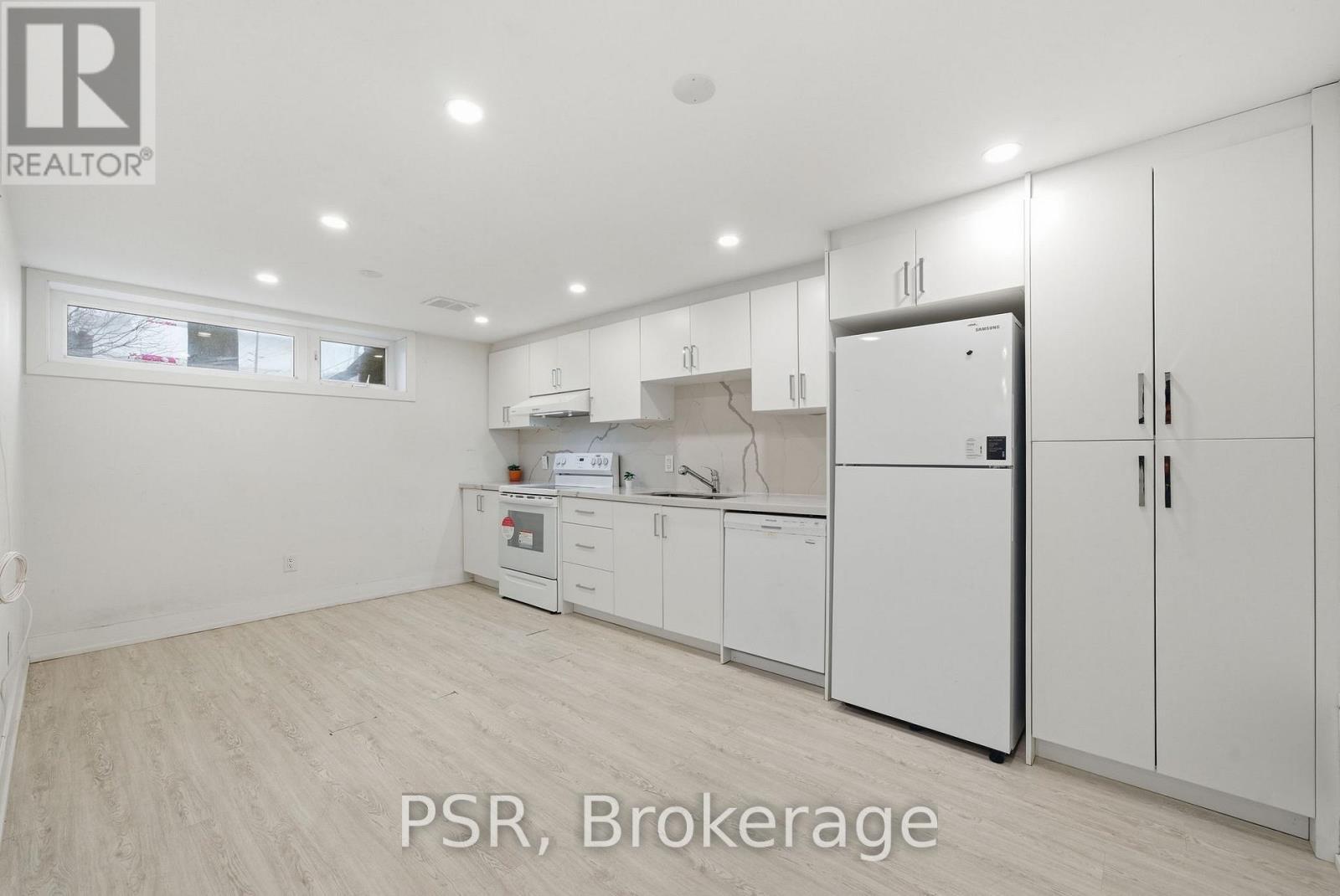 1 - 27 Kigsview (Lower) Boulevard, Toronto, Ontario  M9R 1T5 - Photo 5 - W12987290