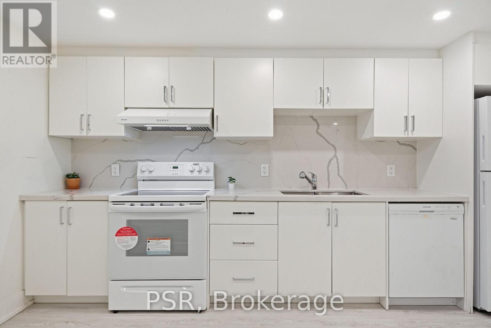 1 - 27 Kigsview (Lower) Boulevard, Toronto, Ontario  M9R 1T5 - Photo 6 - W12987290