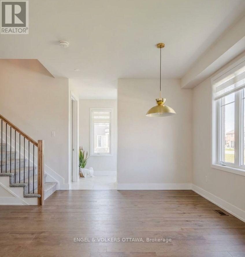 660 Terrier Circle S, Ottawa, Ontario  K0A 2Z0 - Photo 2 - X12936442