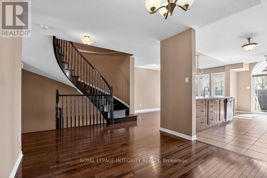 672 Pepperville Crescent E, Ottawa, Ontario  K2M 0E4 - Photo 3 - X12976904