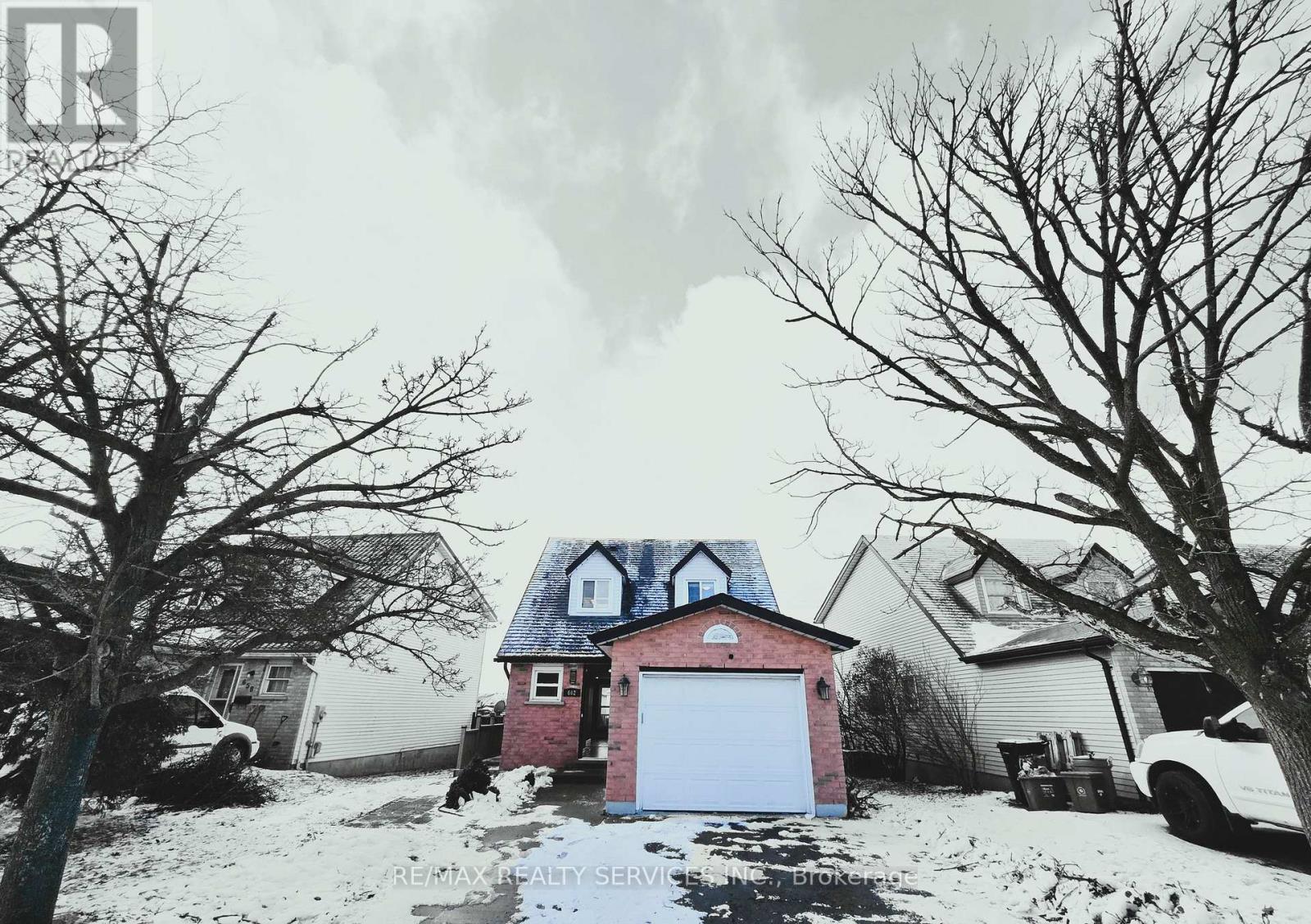 662 Elgin Street N, Cambridge, Ontario N1R 7W5 - Photo 2 - X12987304