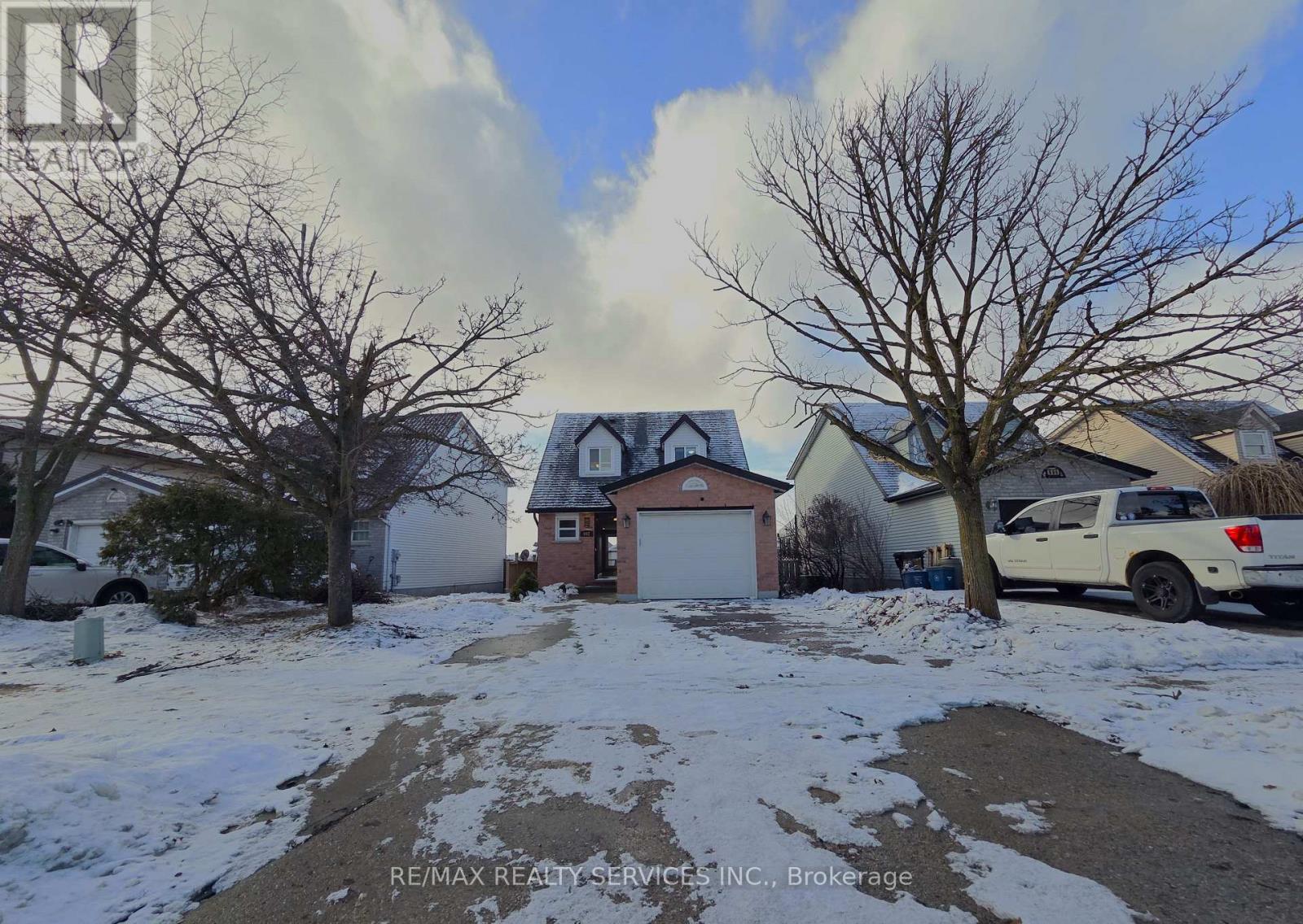 662 Elgin Street N, Cambridge, Ontario N1R 7W5 - Photo 4 - X12987304