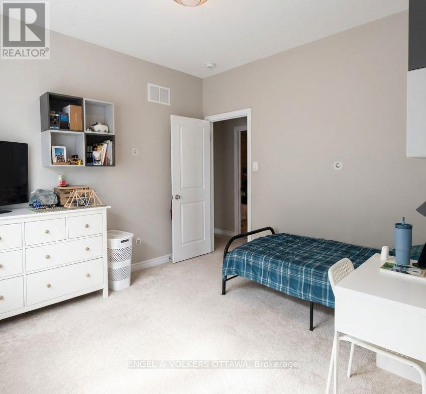 19 Allan Place, Ottawa, Ontario  K2S 2A9 - Photo 16 - X12980438