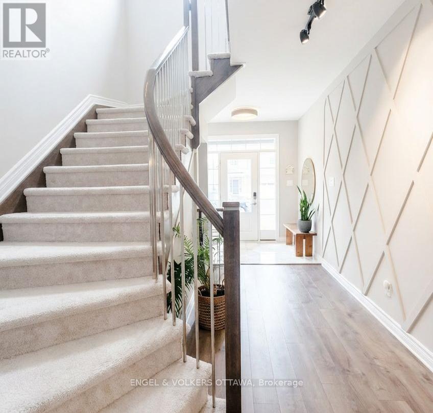 19 Allan Place, Ottawa, Ontario  K2S 2A9 - Photo 3 - X12980438