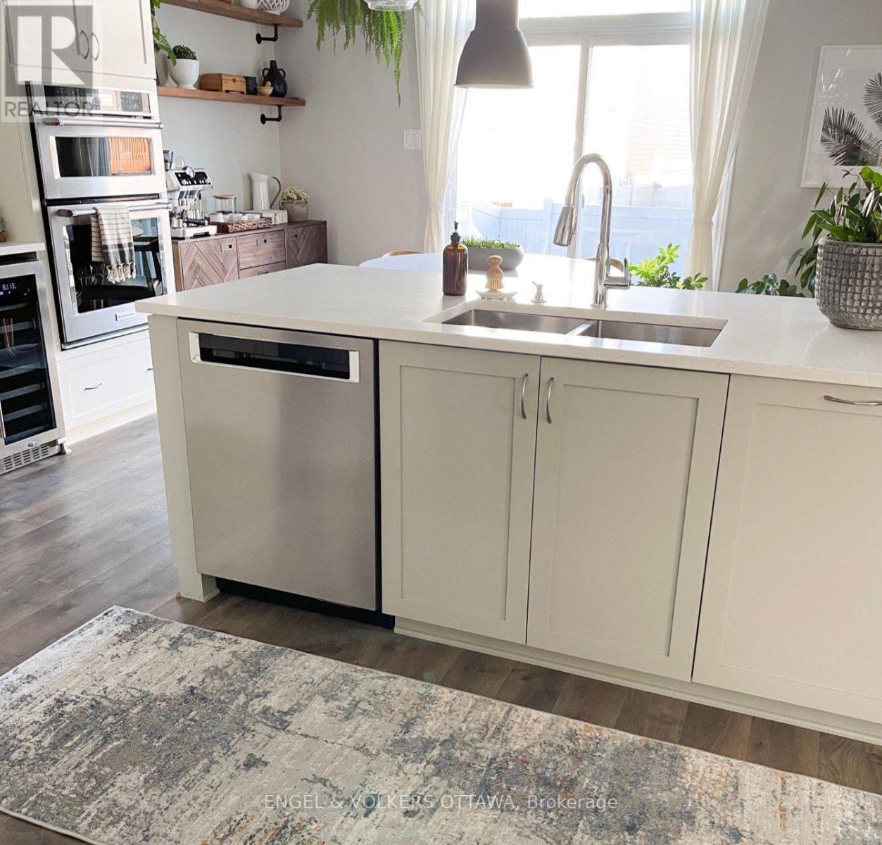 19 Allan Place, Ottawa, Ontario  K2S 2A9 - Photo 8 - X12980438