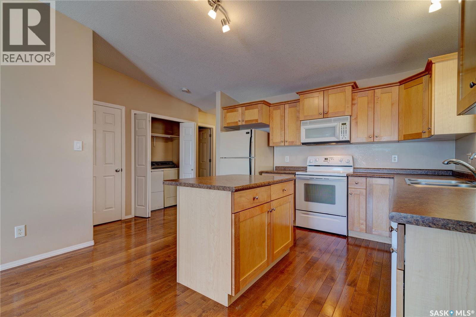 26 2801 Windsor Park Road, Regina, Saskatchewan  S4V 1E7 - Photo 6 - SK032367