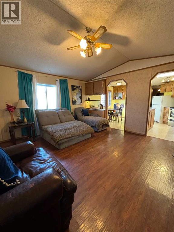 37, 6220 17 Avenue Se, Calgary, Alberta  T2A 0w6 - Photo 3 - A2299159