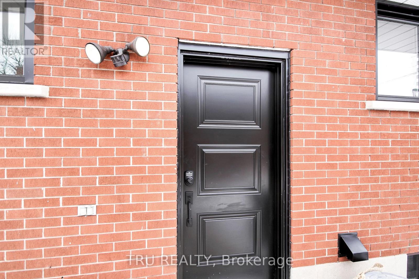 B - 2643 Don Street, Ottawa, Ontario  K2B 6Y2 - Photo 2 - X12987308