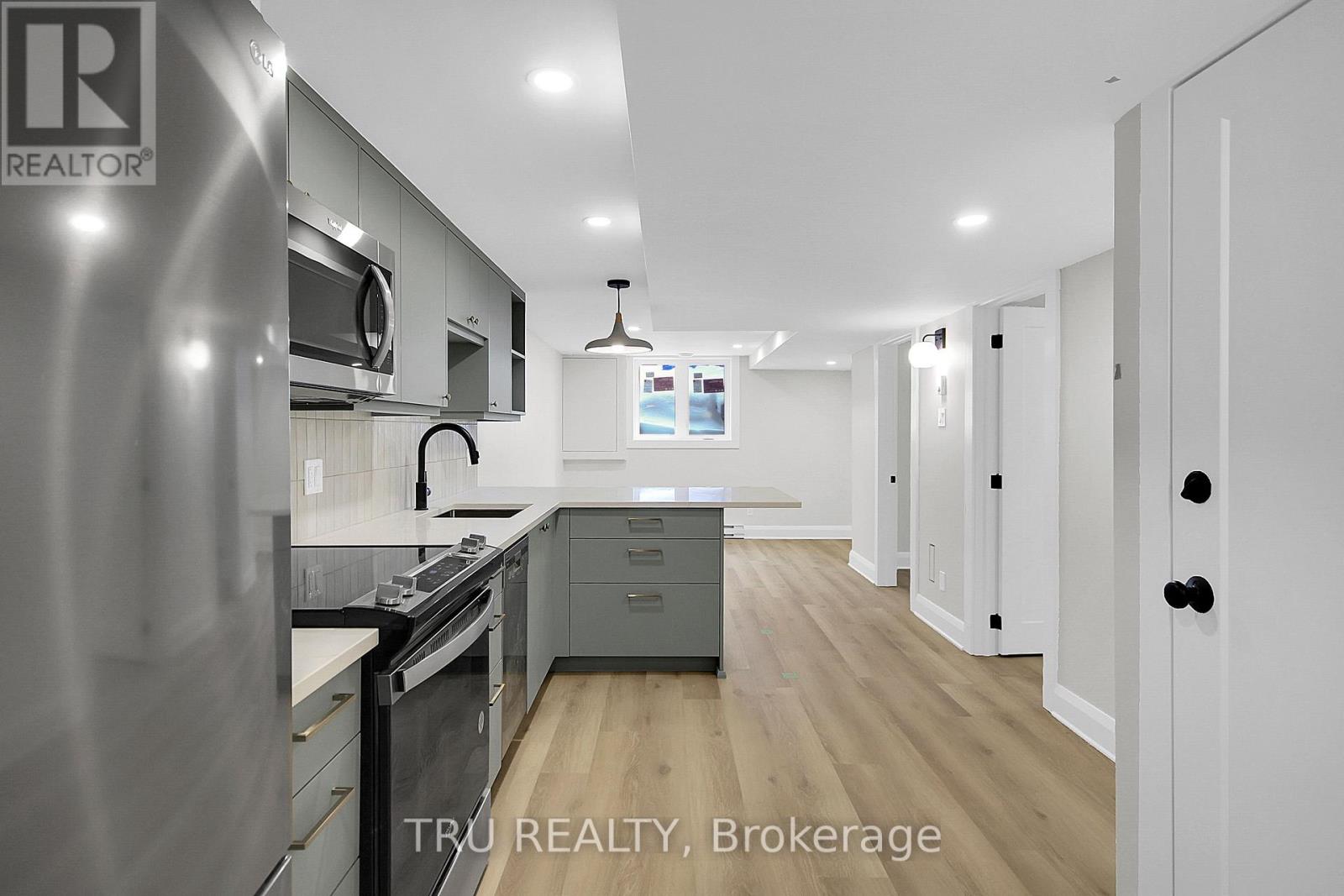 B - 2643 Don Street, Ottawa, Ontario  K2B 6Y2 - Photo 4 - X12987308