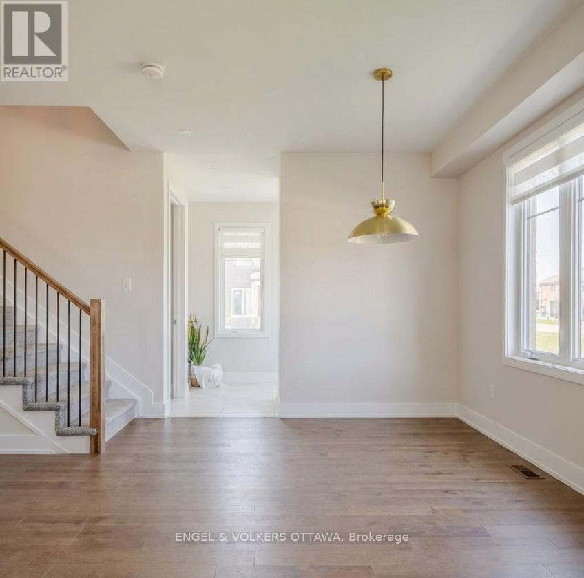660 Terrier Circle S, Ottawa, Ontario  K0A 2Z0 - Photo 2 - X12936624