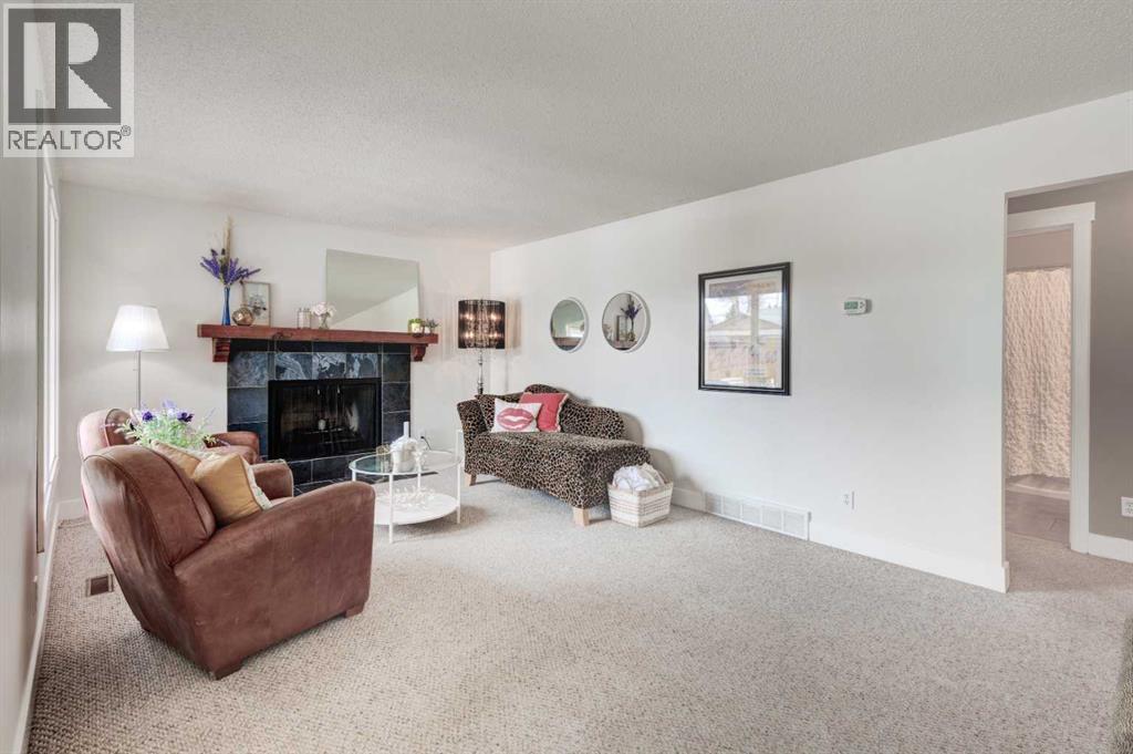 88 Sunhurst Road SE, Calgary, Alberta  T2X 1V8 - Photo 3 - A2294582