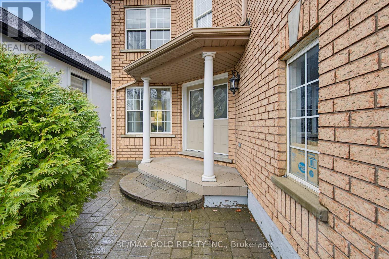 7 Sheepberry Terrace, Brampton, Ontario  L7A 2B6 - Photo 2 - W12981588