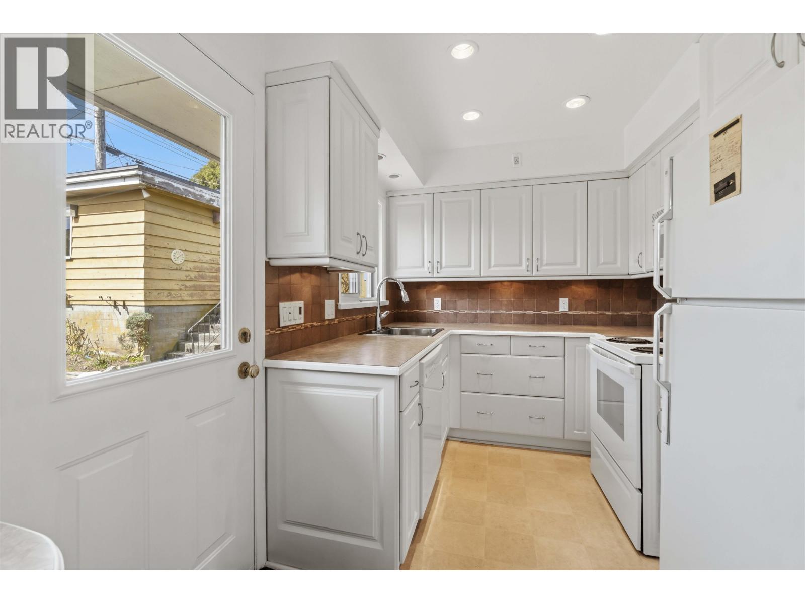 922 Surrey Street, New Westminster, British Columbia  V3L 4W2 - Photo 10 - R3107172