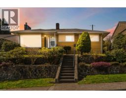 922 SURREY STREET, New Westminster, British Columbia