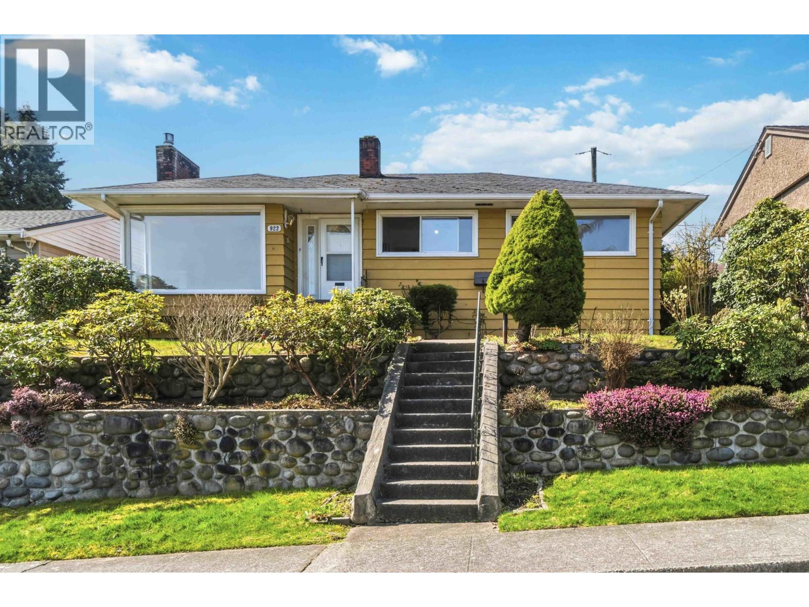 922 Surrey Street, New Westminster, British Columbia  V3L 4W2 - Photo 2 - R3107172