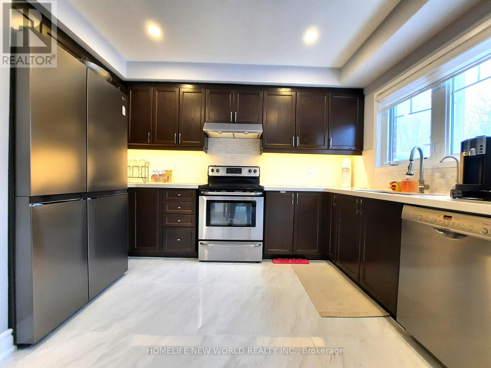 43 All Points Drive, Whitchurch-Stouffville, Ontario  L4A 0W5 - Photo 7 - N12987346