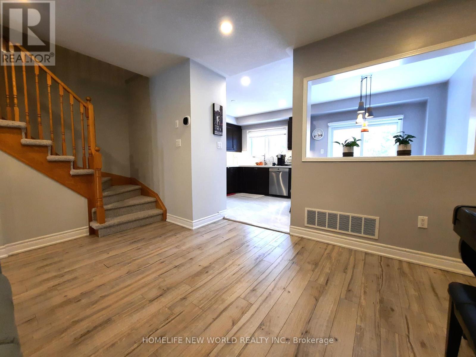 43 All Points Drive, Whitchurch-Stouffville, Ontario  L4A 0W5 - Photo 8 - N12987346