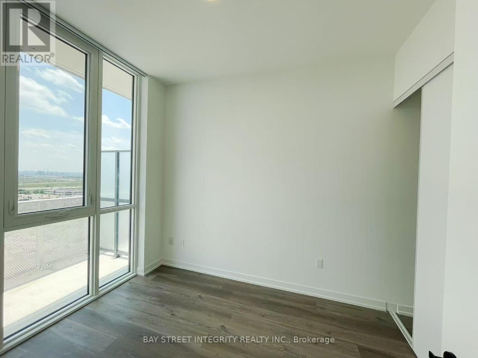 1911 - 28 Interchange Way, Vaughan, Ontario  L4K 0P8 - Photo 4 - N12987372