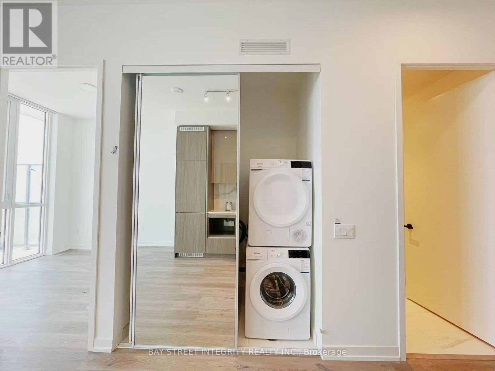 1911 - 28 Interchange Way, Vaughan, Ontario  L4K 0P8 - Photo 6 - N12987372