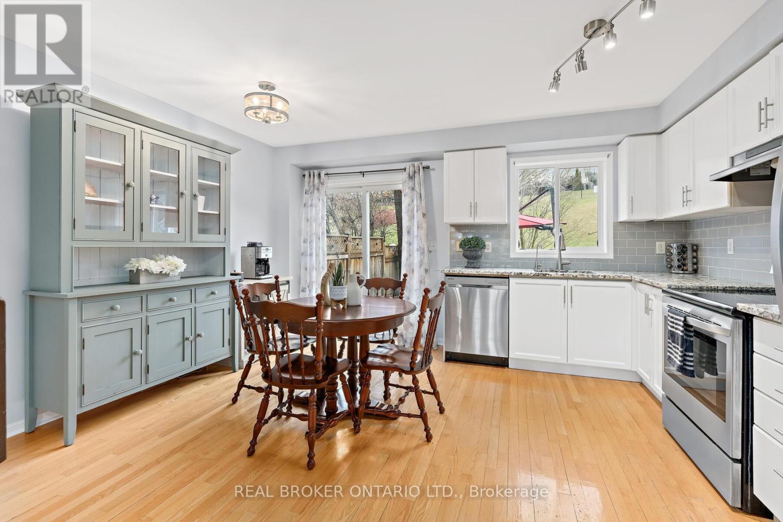 42 - 42 Palomino Trail, Halton Hills, Ontario  L7G 6E9 - Photo 3 - W12987312