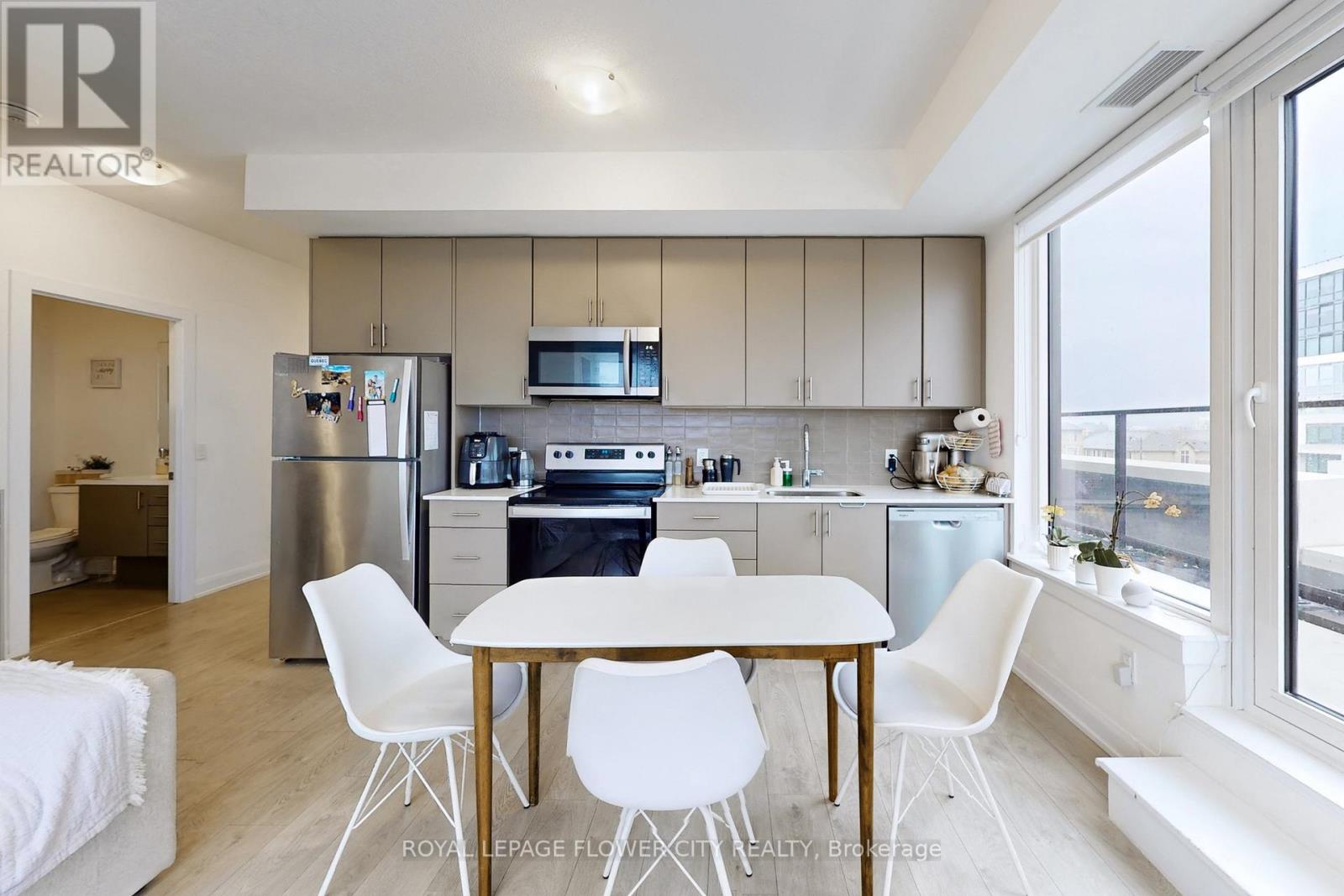 307 - 3220 William Coltson Avenue, Oakville, Ontario  L6H 7X9 - Photo 11 - W12987324