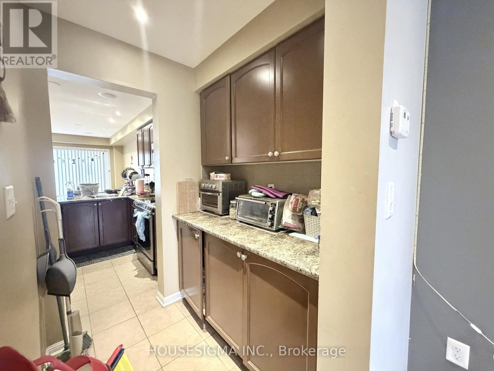 92 Lathbury Street, Brampton, Ontario  L7A 0R8 - Photo 12 - W12987380