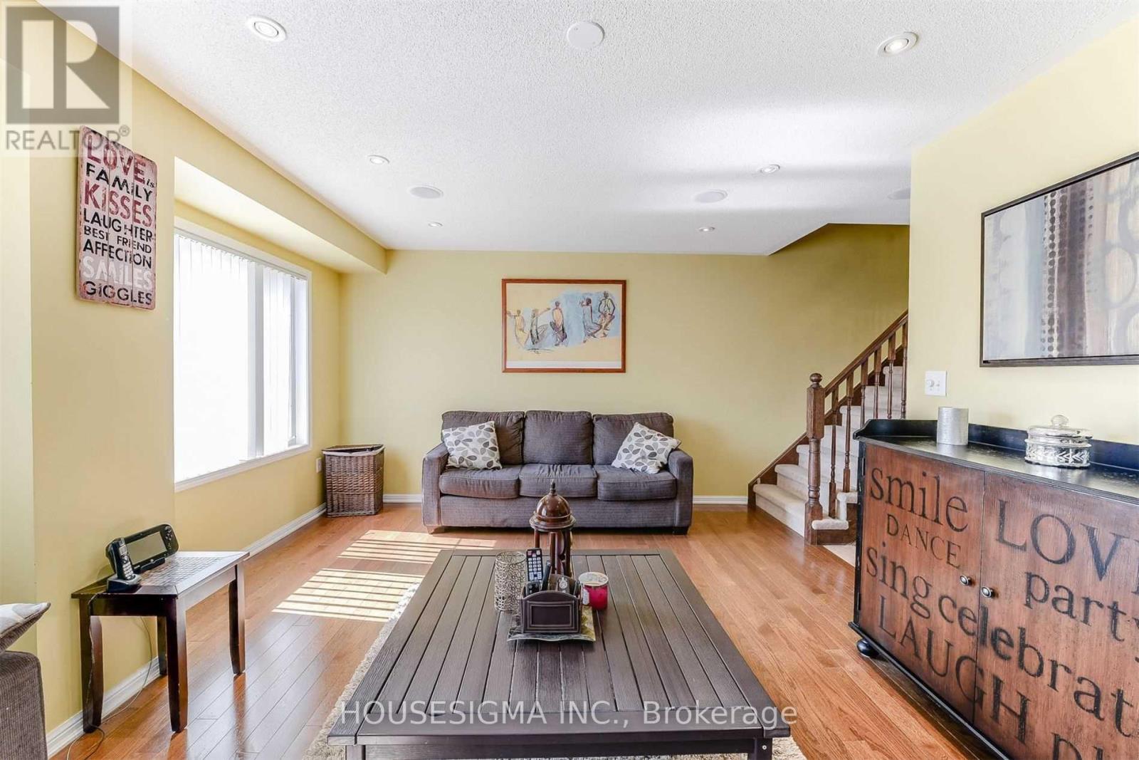 92 Lathbury Street, Brampton, Ontario  L7A 0R8 - Photo 5 - W12987380