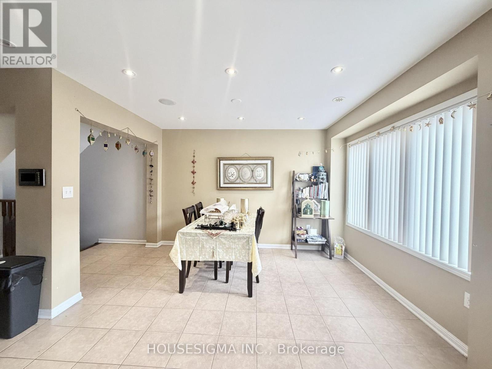 92 Lathbury Street, Brampton, Ontario  L7A 0R8 - Photo 7 - W12987380