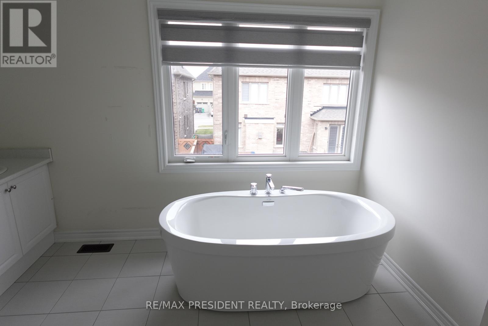 6 Jenwood Crescent, Brampton, Ontario  L7A 3S6 - Photo 24 - W12987388